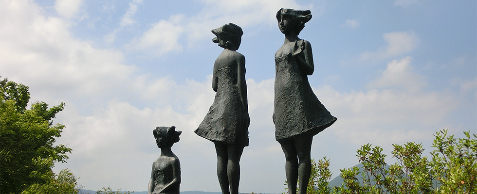 洞爺湖畔の彫刻_峯田敏郎_記念撮影～五月のかたち～
