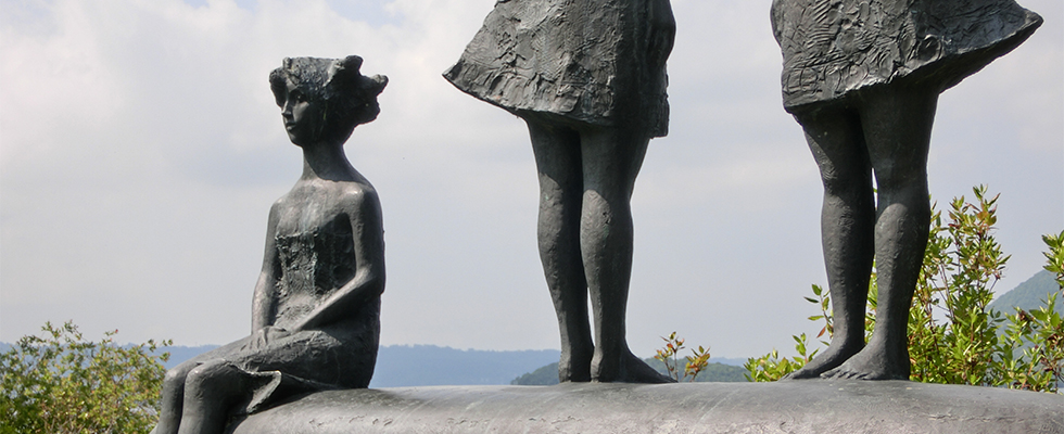 洞爺湖畔の彫刻_峯田敏郎_記念撮影～五月のかたち～