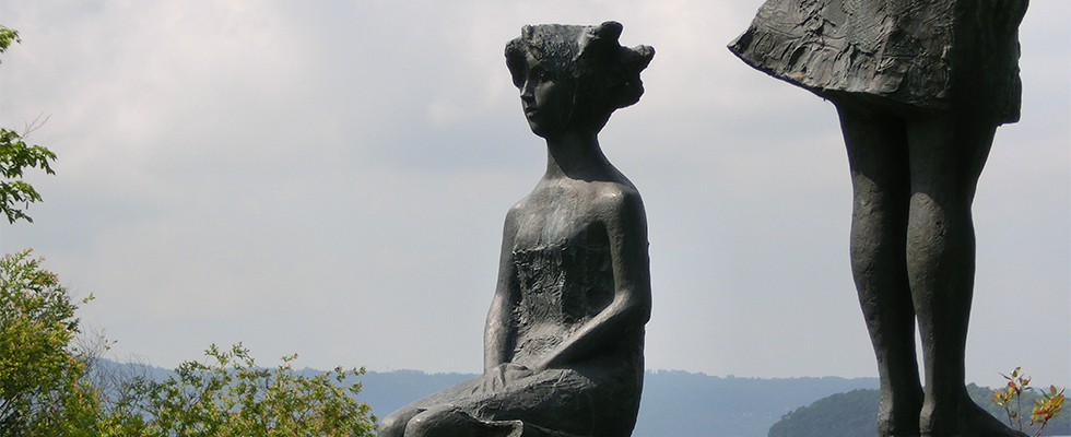 洞爺湖畔の彫刻_峯田敏郎_記念撮影～五月のかたち～